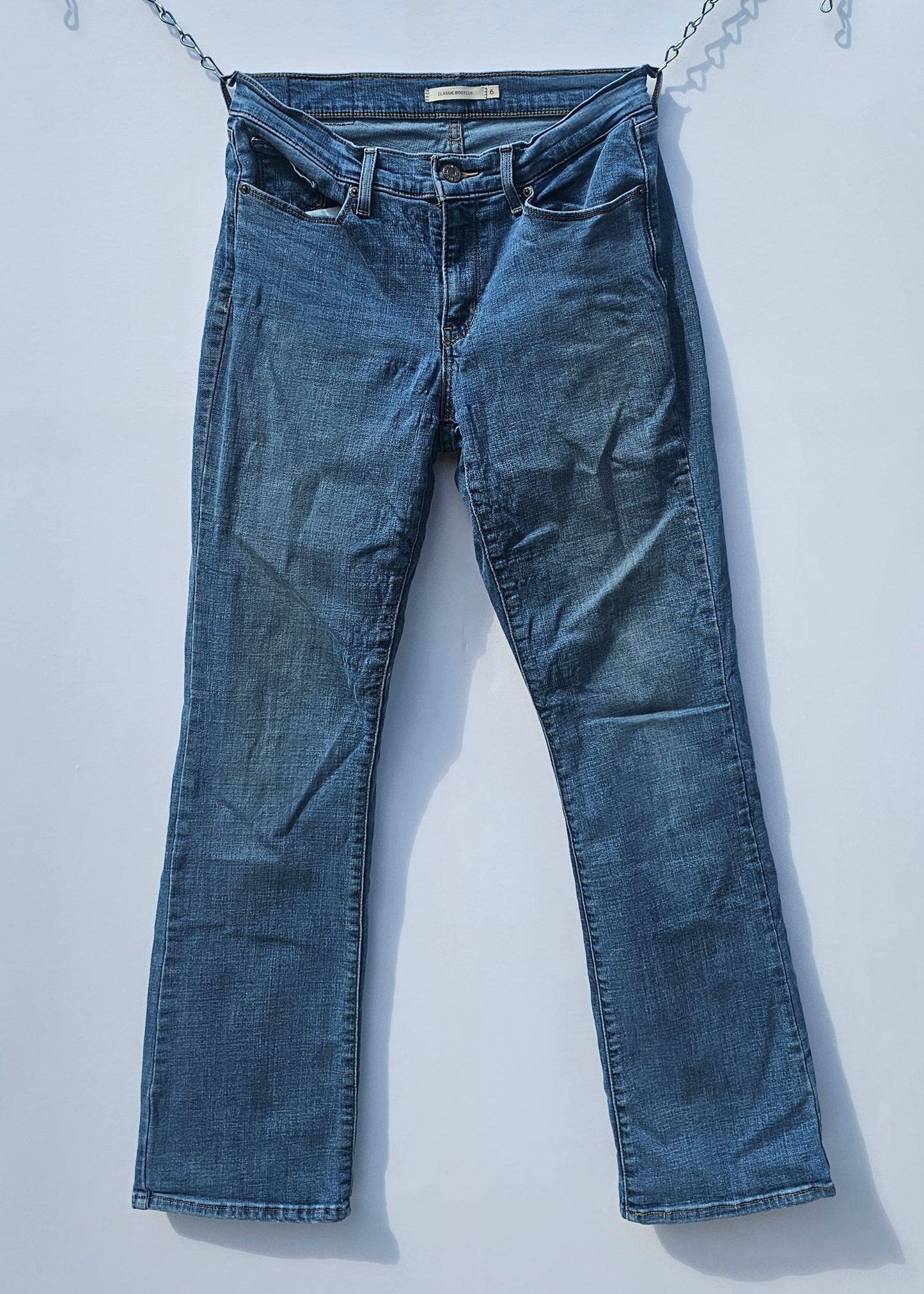 Levi’s Classic Bootcut Jeans – Size 6