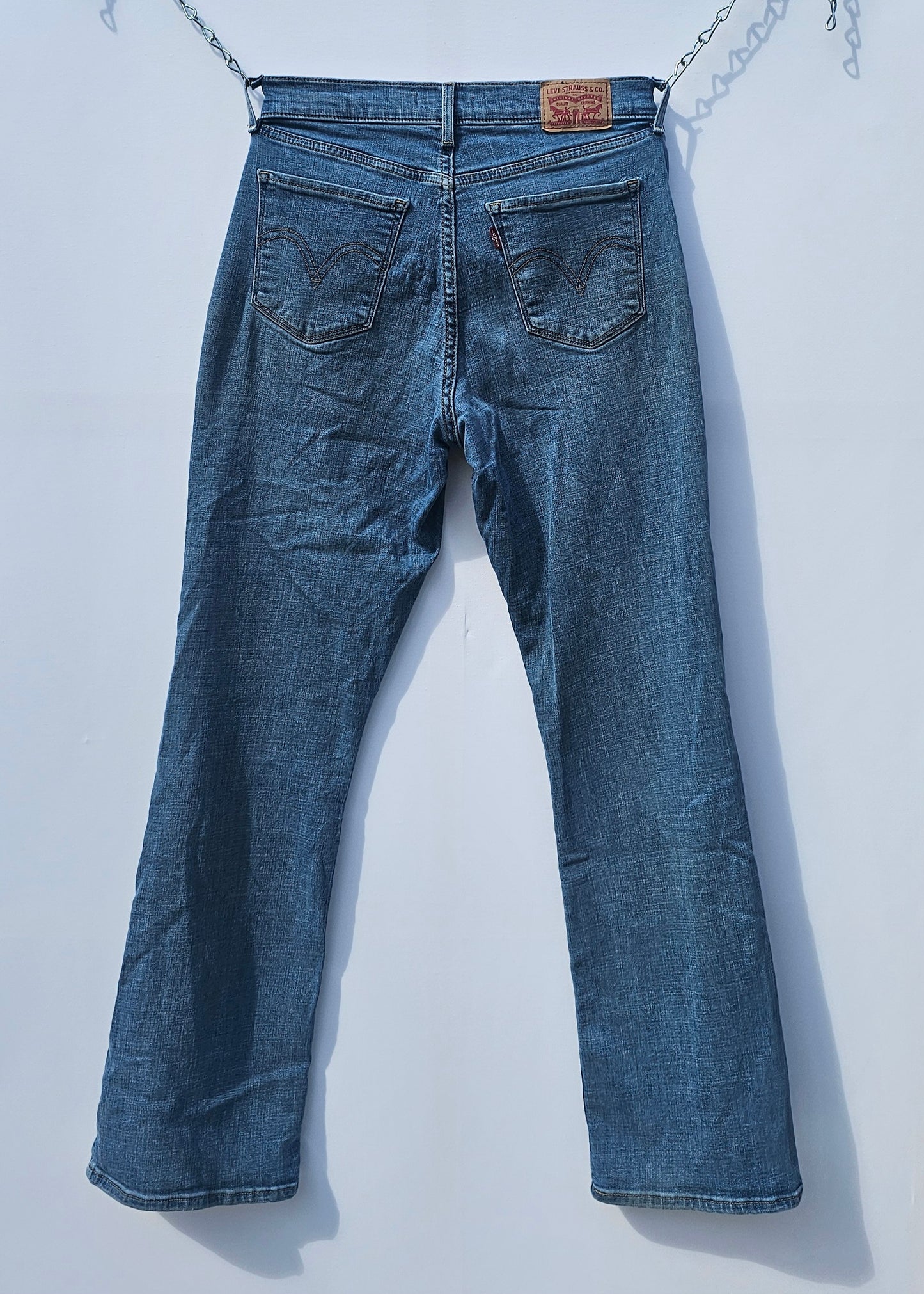 Levi’s Classic Bootcut Jeans – Size 6