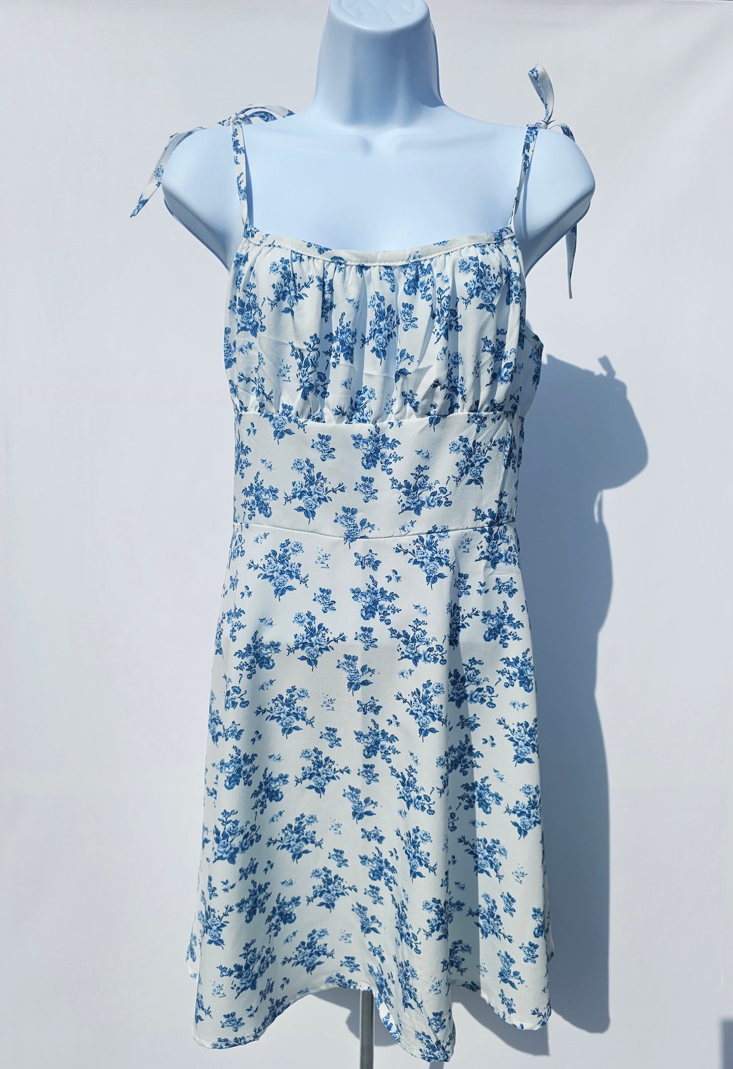 ✨ Blue Floral Summer Dress Size Medium ✨