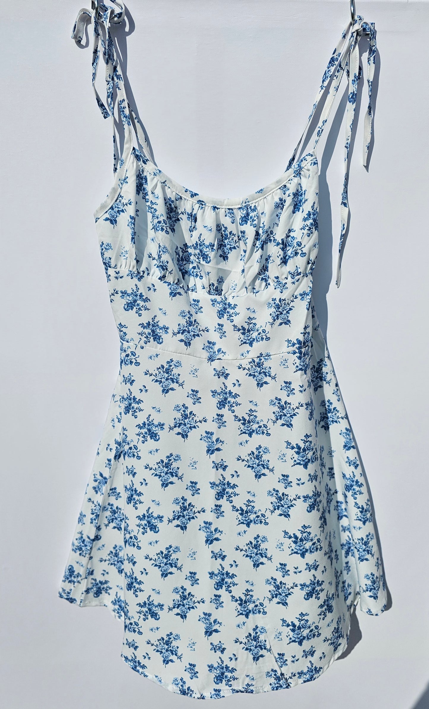 ✨ Blue Floral Summer Dress Size Medium ✨