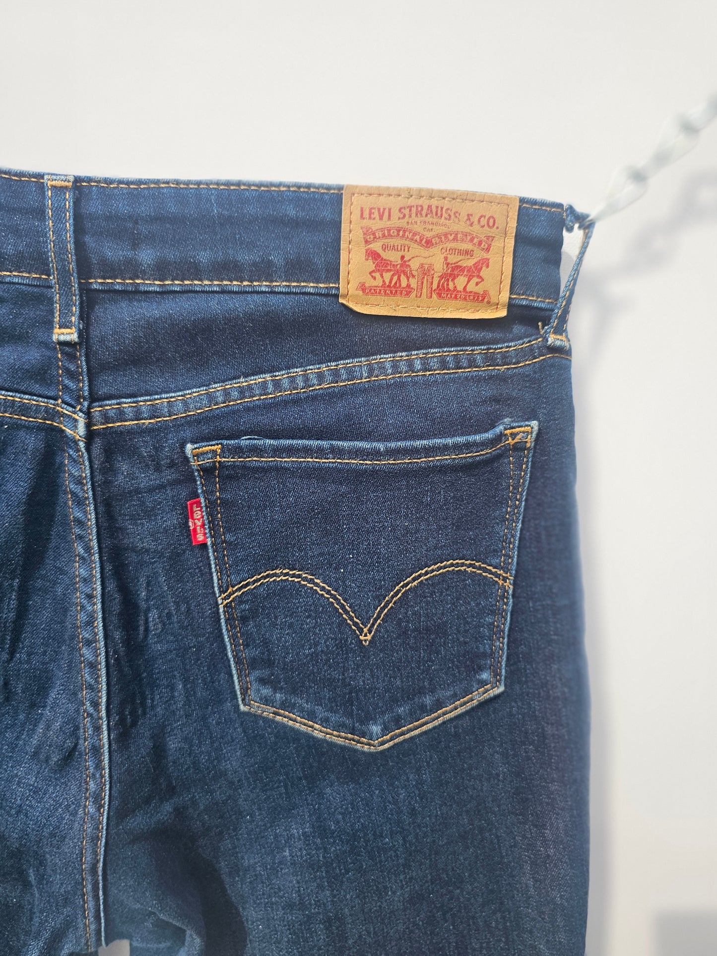 Levi’s 712 Slim Women’s Jeans – Size 10