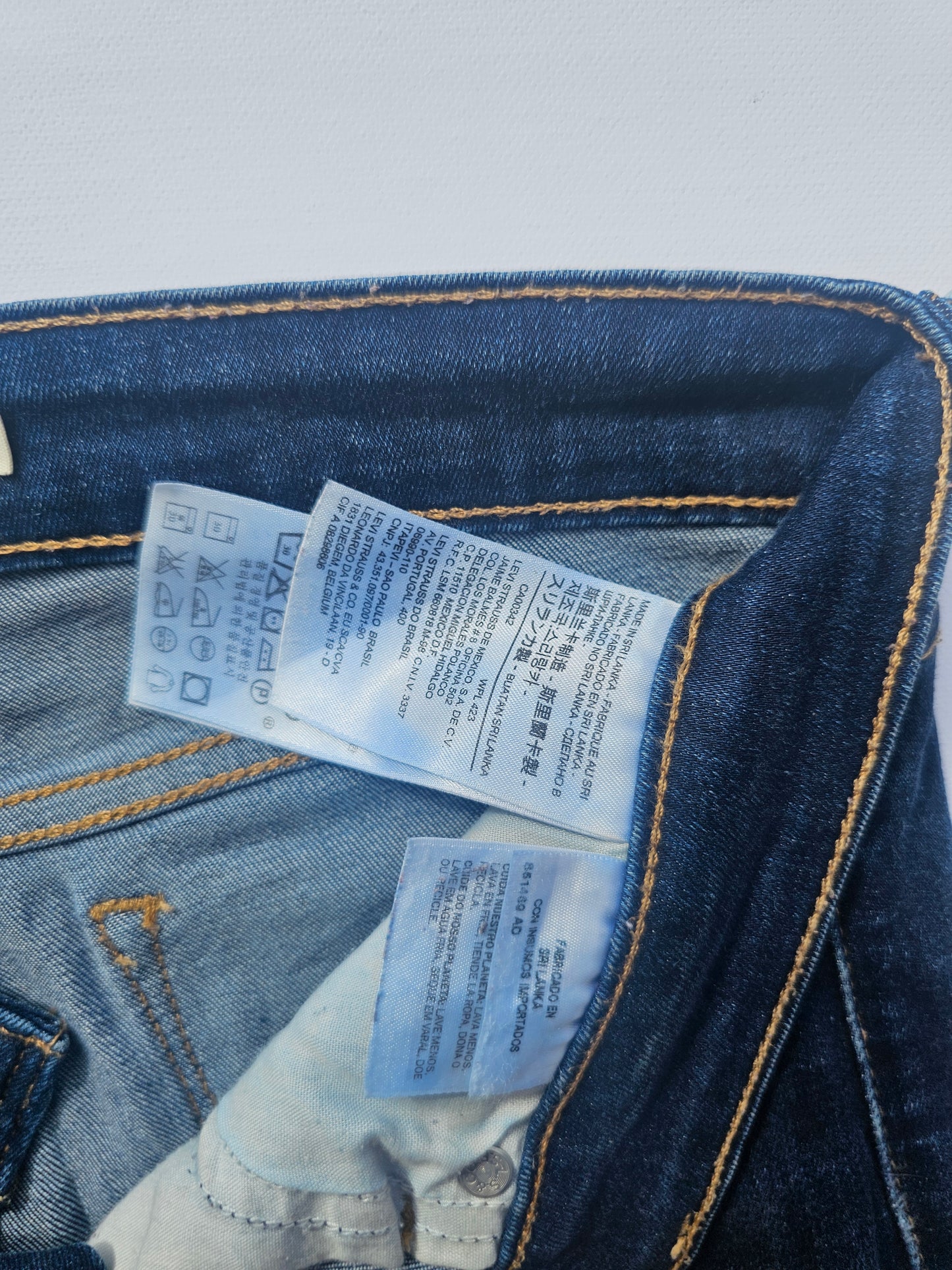 Levi’s 712 Slim Women’s Jeans – Size 10