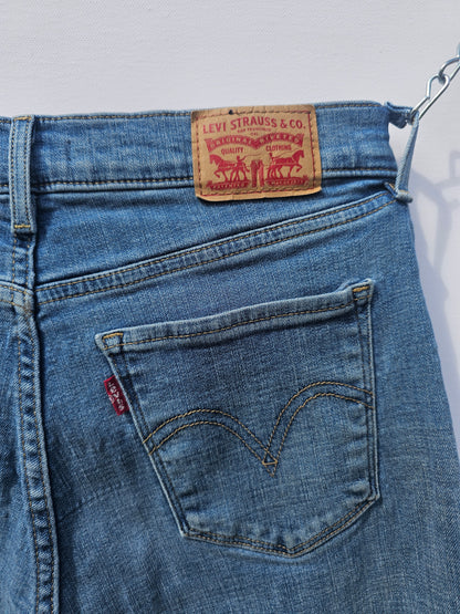 Levi’s Classic Bootcut Jeans – Size 6