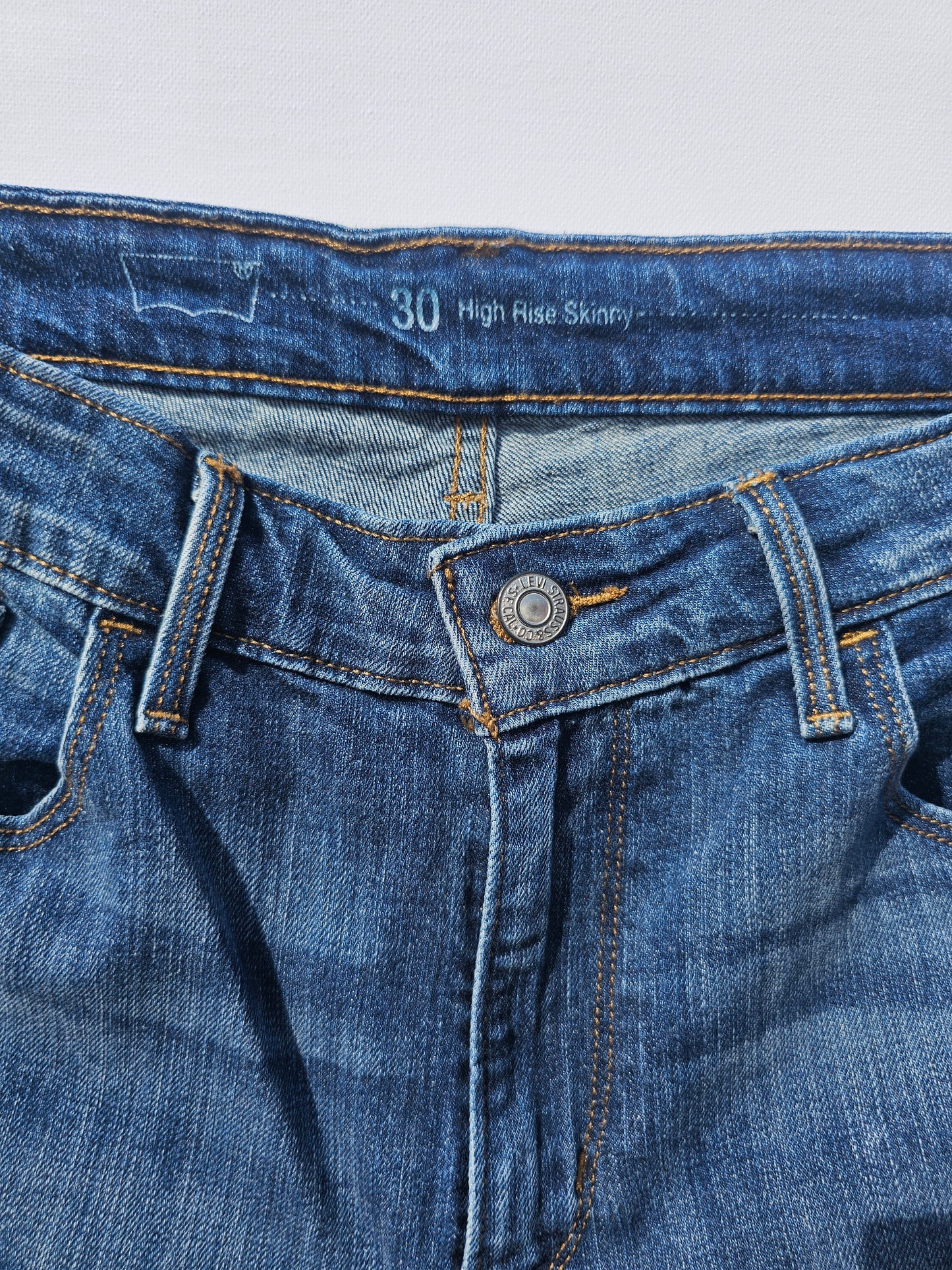 Levi’s High Rise Skinny Jeans – Women’s Size 12 (W30 L32)
