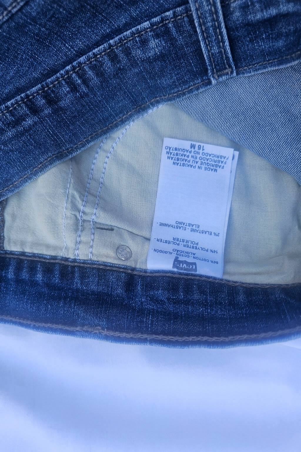 Levi’s Women’s Jeans Perfectly Slimming Bootcut Size 16M Dark Wash Stretch Denim